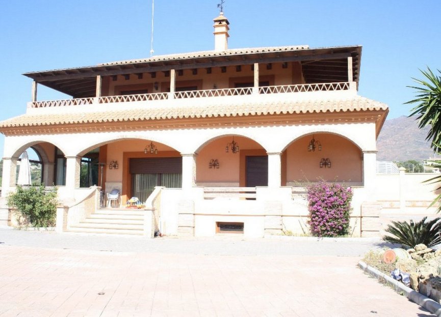 Resale - House - Finca - Cortijo - Estepona - Estepona Centro