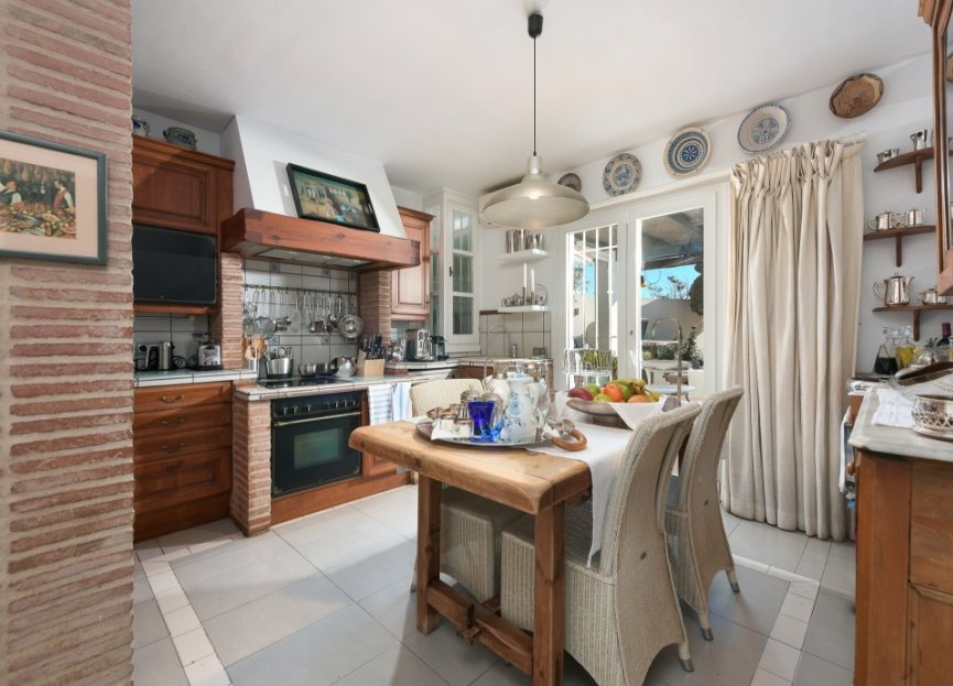 Resale - House - Detached Villa - Marbella - Marbella Centro