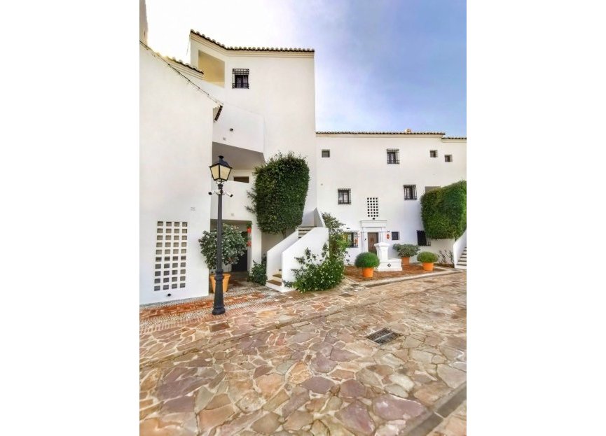 Resale - Apartment - Penthouse - Marbella - Altos de los Monteros