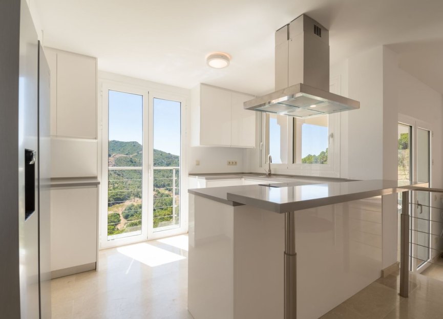 Resale - House - Detached Villa - Benahavís - Benahavís Centro