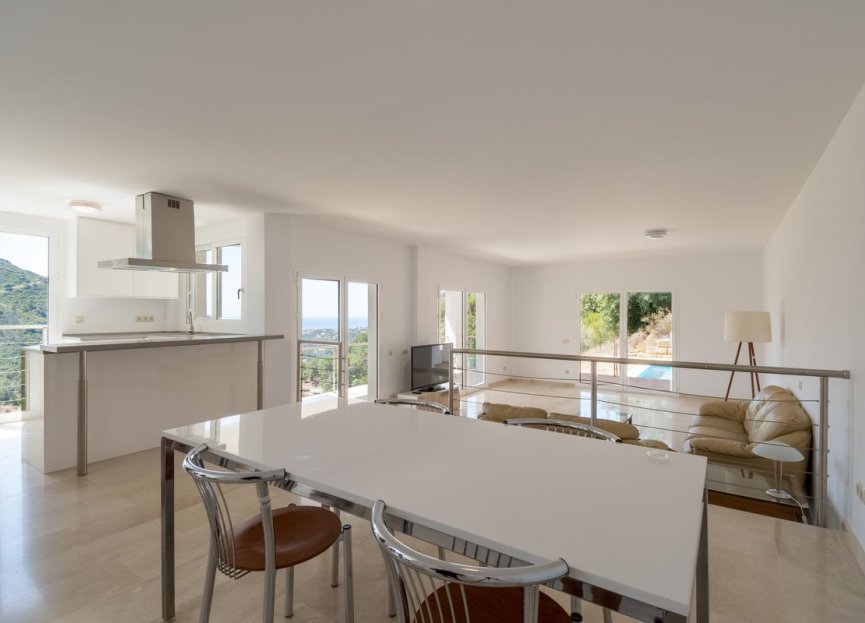 Resale - House - Detached Villa - Benahavís - Benahavís Centro