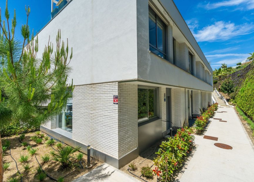 Resale - House - Townhouse - Estepona - Cancelada