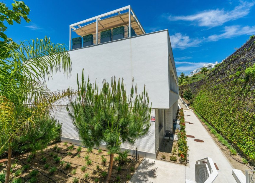 Resale - House - Townhouse - Estepona - Cancelada