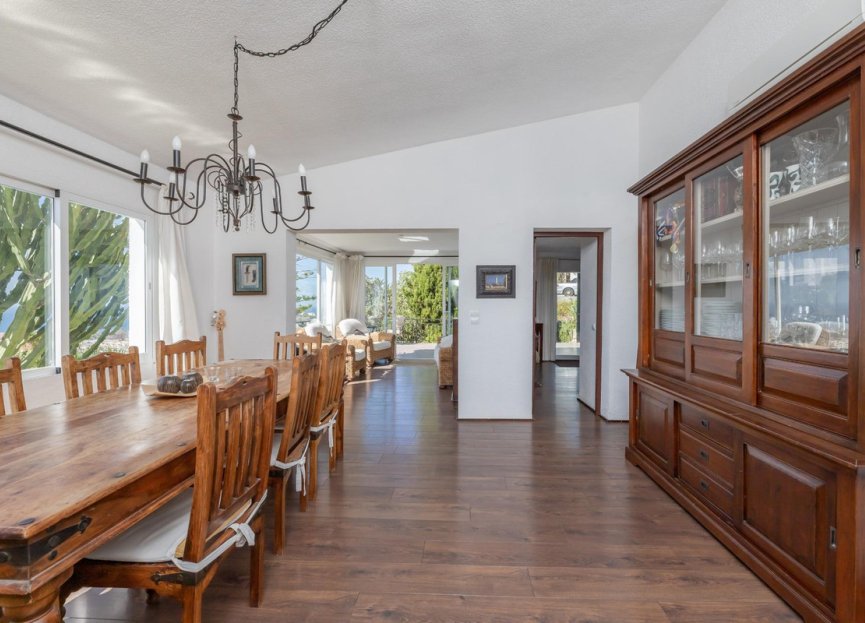 Resale - House - Detached Villa - Benalmádena - Benalmadena Centro