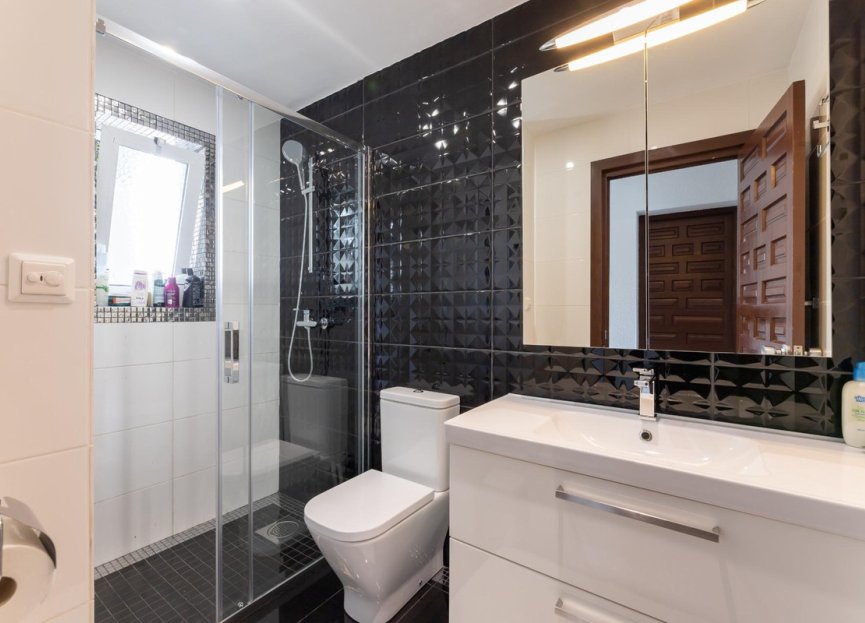 Resale - House - Detached Villa - Benalmádena - Benalmadena Centro