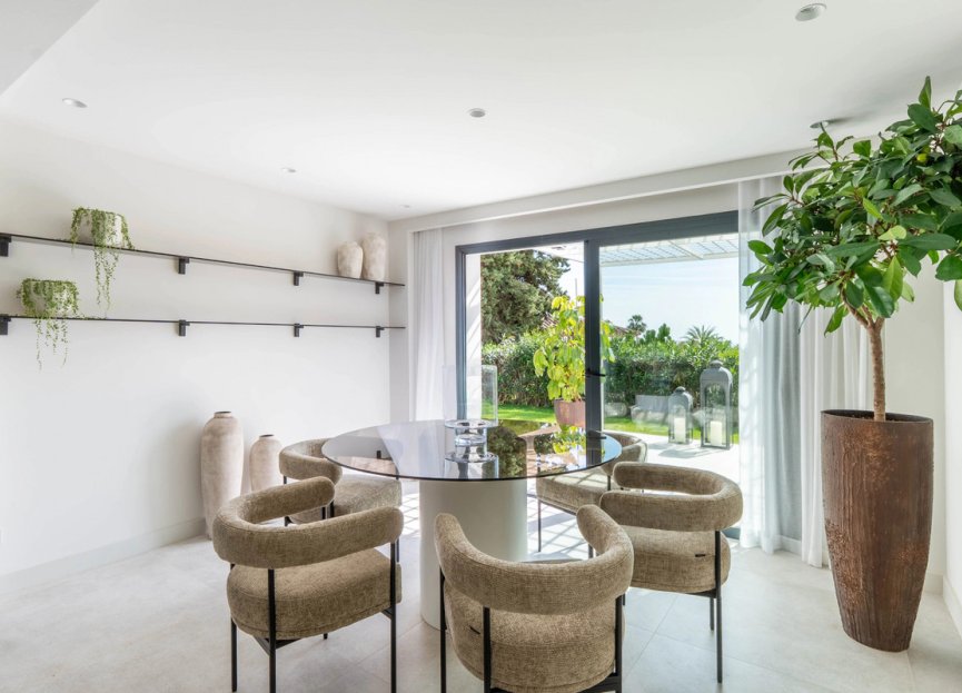 Resale - House - Detached Villa - Marbella - Nueva Andalucia