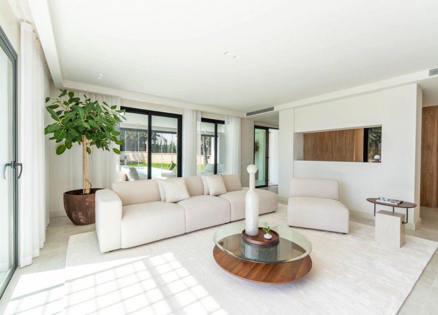 Resale - House - Detached Villa - Marbella - Nueva Andalucia