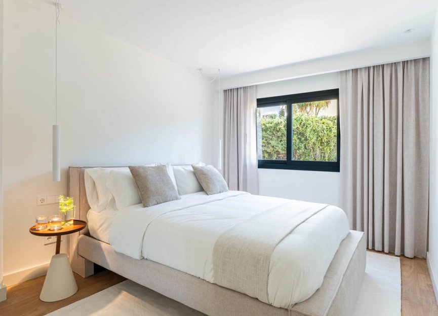 Resale - House - Detached Villa - Marbella - Nueva Andalucia