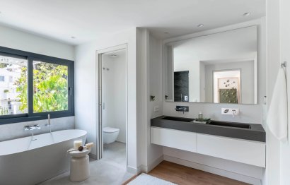 Resale - House - Detached Villa - Marbella - Nueva Andalucia