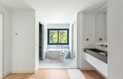 Resale - House - Detached Villa - Marbella - Nueva Andalucia