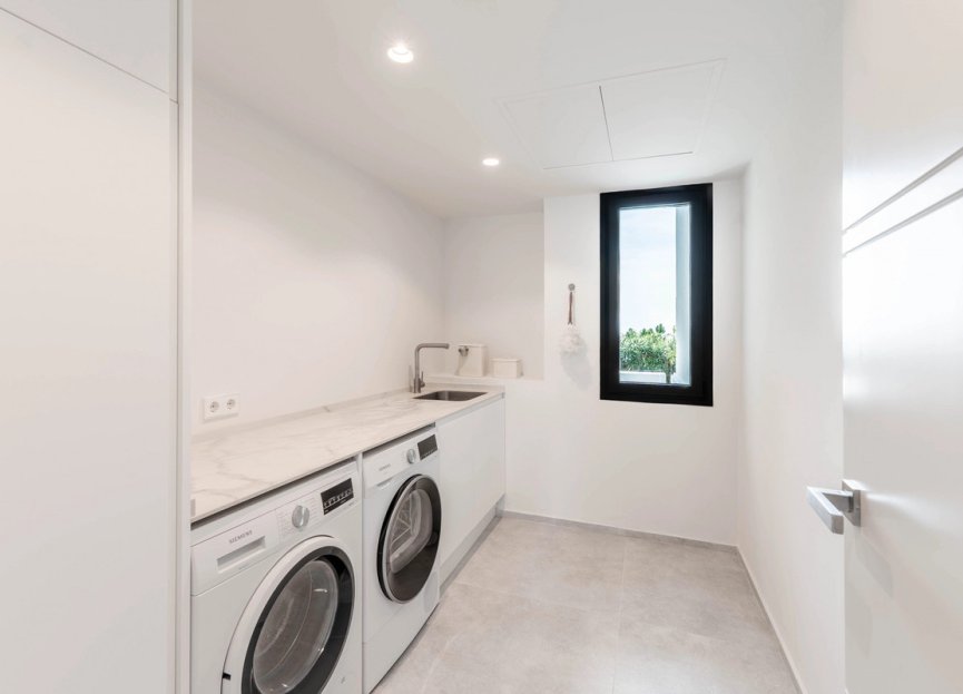 Resale - House - Detached Villa - Marbella - Nueva Andalucia