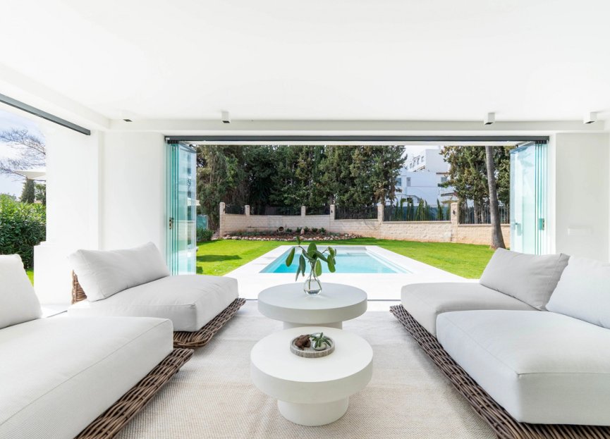 Resale - House - Detached Villa - Marbella - Nueva Andalucia