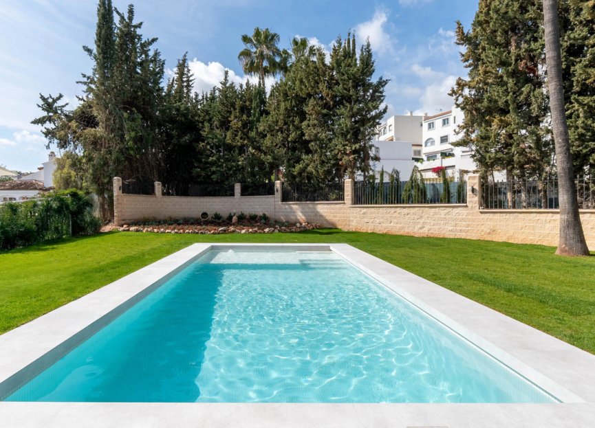 Resale - House - Detached Villa - Marbella - Nueva Andalucia