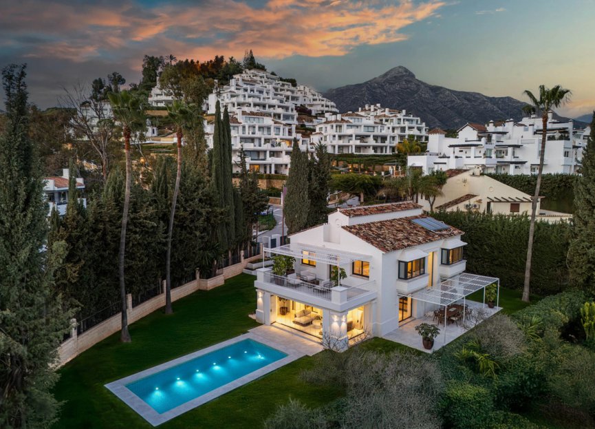 Resale - House - Detached Villa - Marbella - Nueva Andalucia