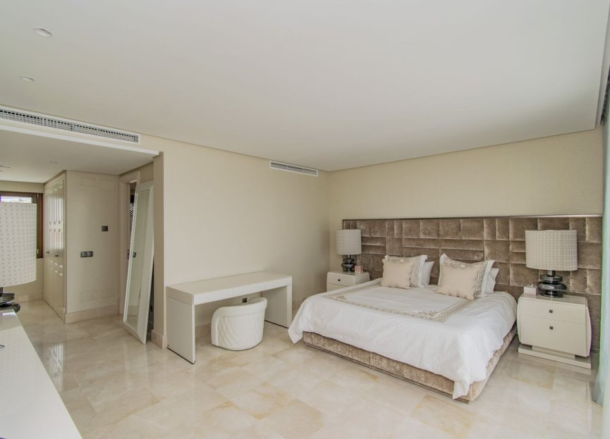 Resale - Apartment - Penthouse - Estepona - Estepona Centro