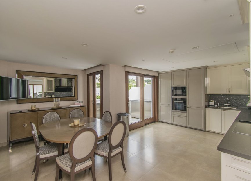 Resale - Apartment - Penthouse - Estepona - Estepona Centro