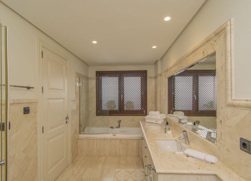 Resale - Apartment - Penthouse - Estepona - Estepona Centro