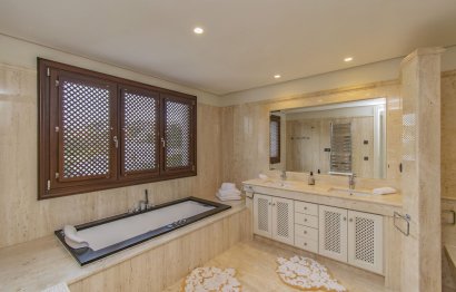 Resale - Apartment - Penthouse - Estepona - Estepona Centro