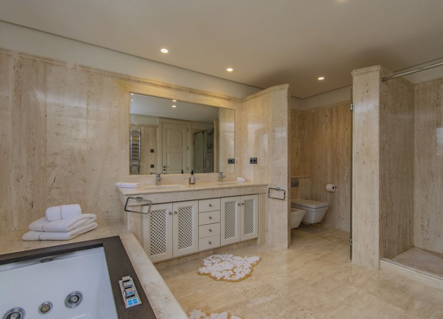 Resale - Apartment - Penthouse - Estepona - Estepona Centro