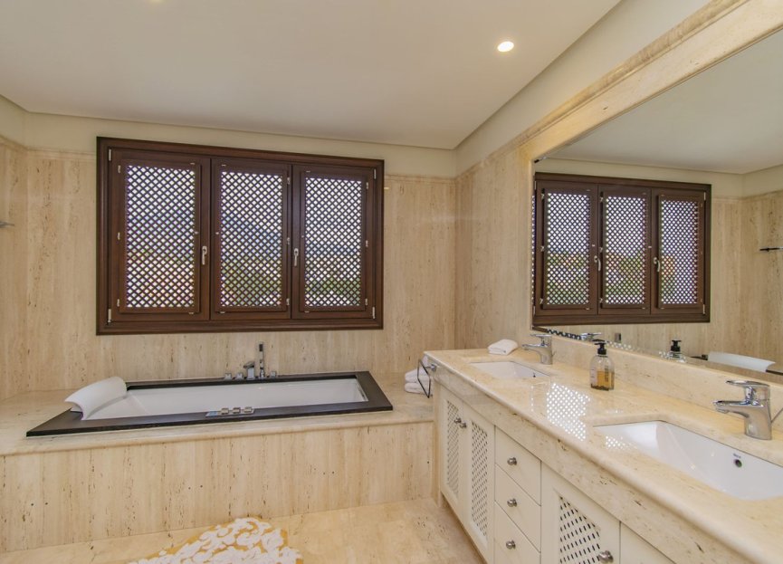 Resale - Apartment - Penthouse - Estepona - Estepona Centro