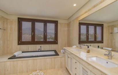 Resale - Apartment - Penthouse - Estepona - Estepona Centro