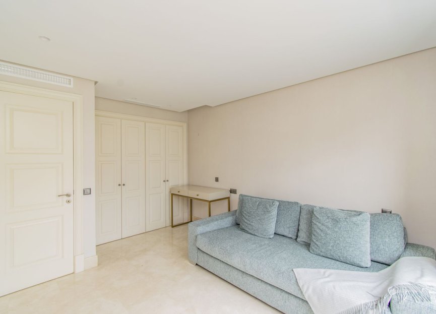 Resale - Apartment - Penthouse - Estepona - Estepona Centro