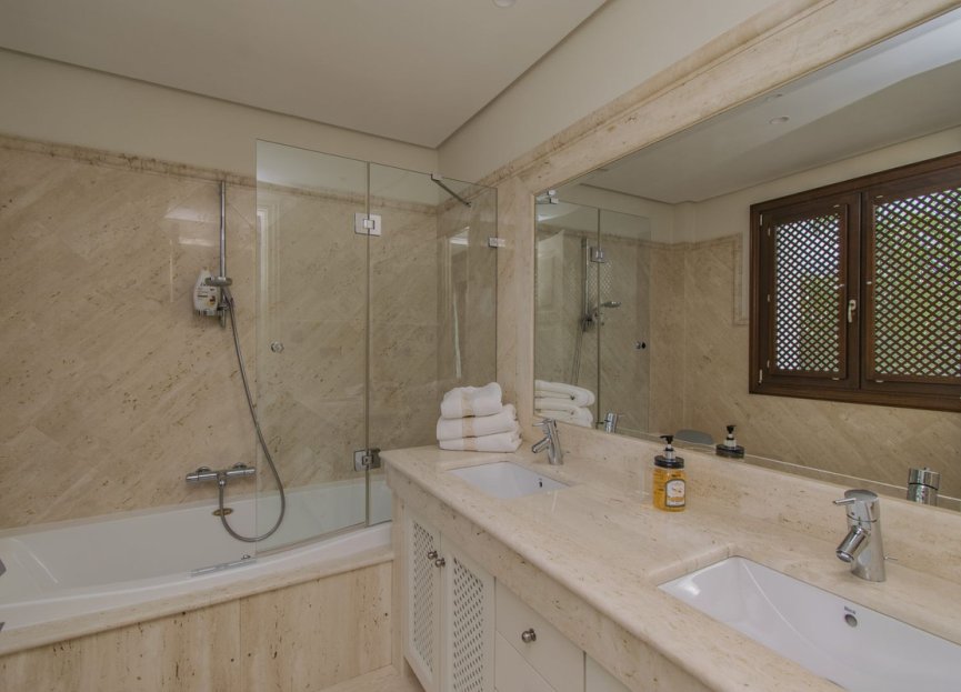 Resale - Apartment - Penthouse - Estepona - Estepona Centro