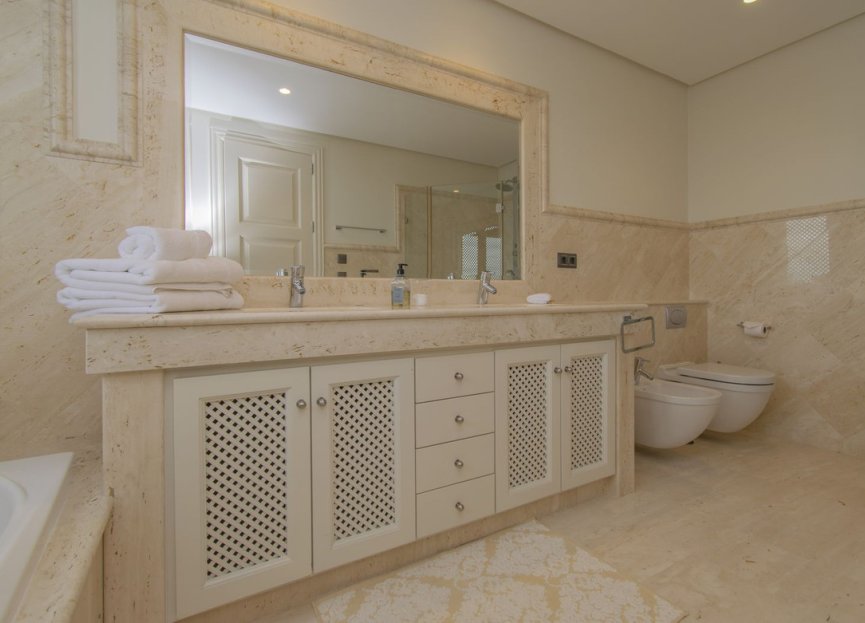 Resale - Apartment - Penthouse - Estepona - Estepona Centro