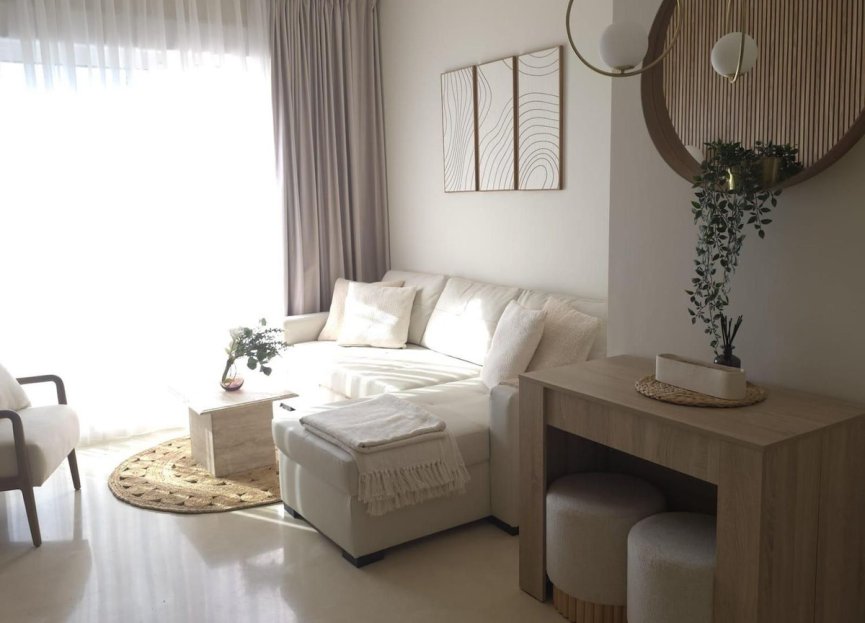 Resale - Apartment - Middle Floor Apartment - Estepona - Valle Romano