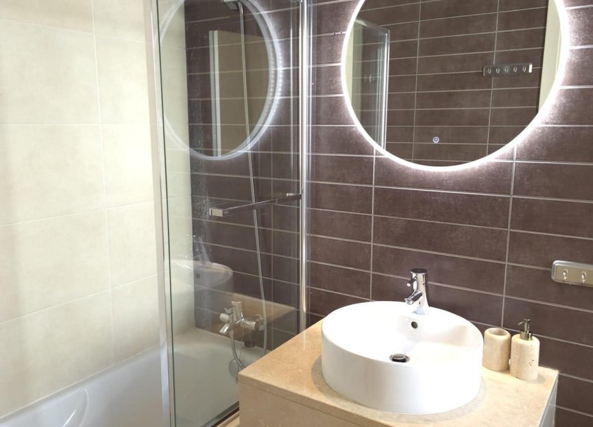 Resale - Apartment - Middle Floor Apartment - Estepona - Valle Romano