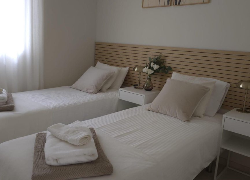 Resale - Apartment - Middle Floor Apartment - Estepona - Valle Romano