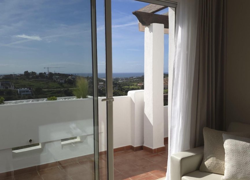 Resale - Apartment - Middle Floor Apartment - Estepona - Valle Romano