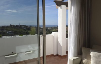 Resale - Apartment - Middle Floor Apartment - Estepona - Valle Romano