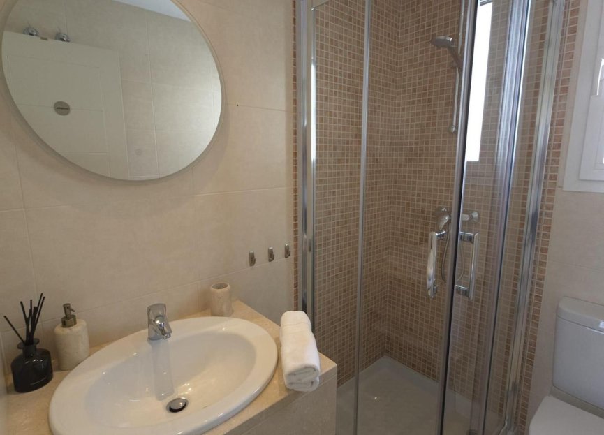 Resale - Apartment - Middle Floor Apartment - Estepona - Valle Romano