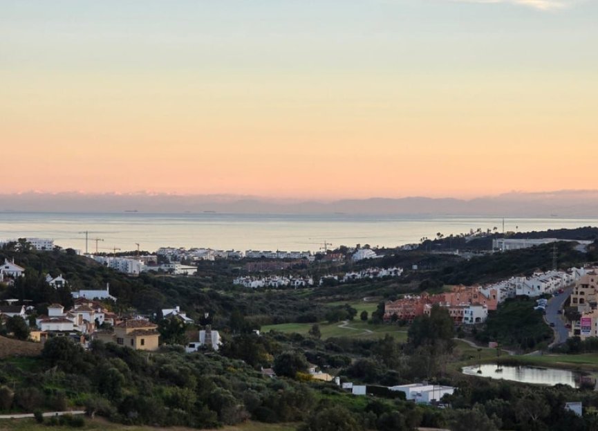 Resale - Apartment - Middle Floor Apartment - Estepona - Valle Romano