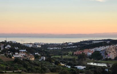 Resale - Apartment - Middle Floor Apartment - Estepona - Valle Romano