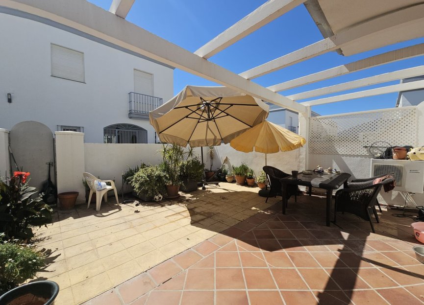 Resale - House - Semi-Detached House - Estepona - Atalaya