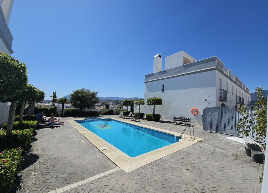 Resale - House - Semi-Detached House - Estepona - Atalaya