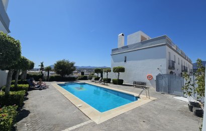 Resale - House - Semi-Detached House - Estepona - Atalaya