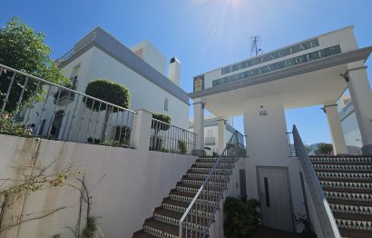 Resale - House - Semi-Detached House - Estepona - Atalaya