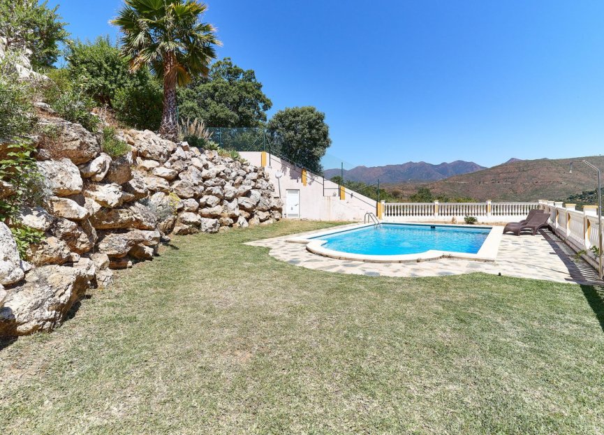 Resale - House - Detached Villa - Marbella - La Mairena