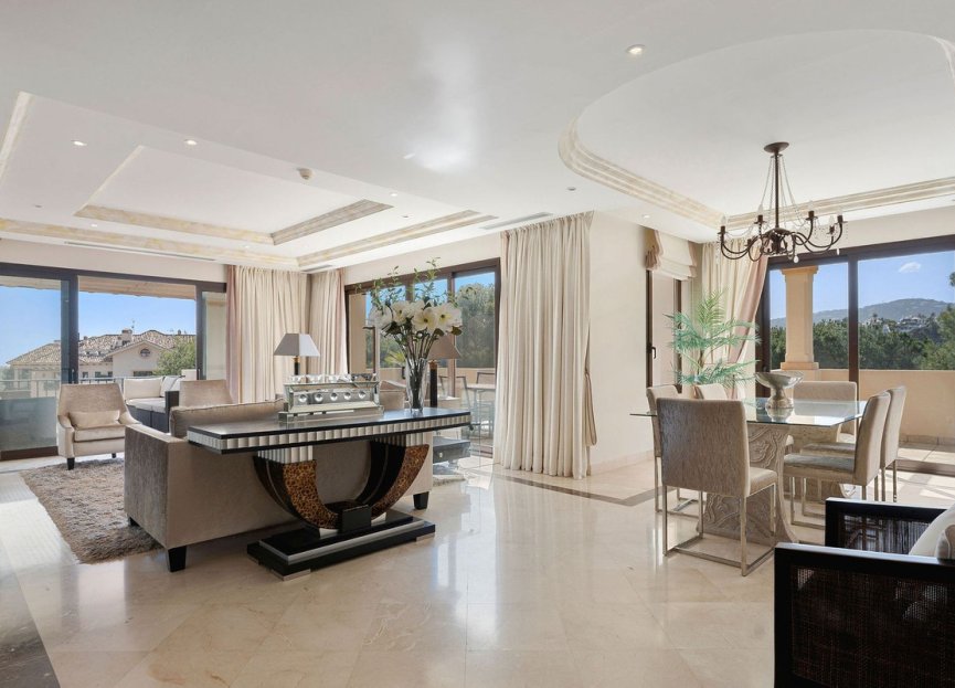 Resale - Apartment - Middle Floor Apartment - Marbella - Nueva Andalucia