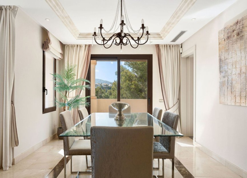 Resale - Apartment - Middle Floor Apartment - Marbella - Nueva Andalucia