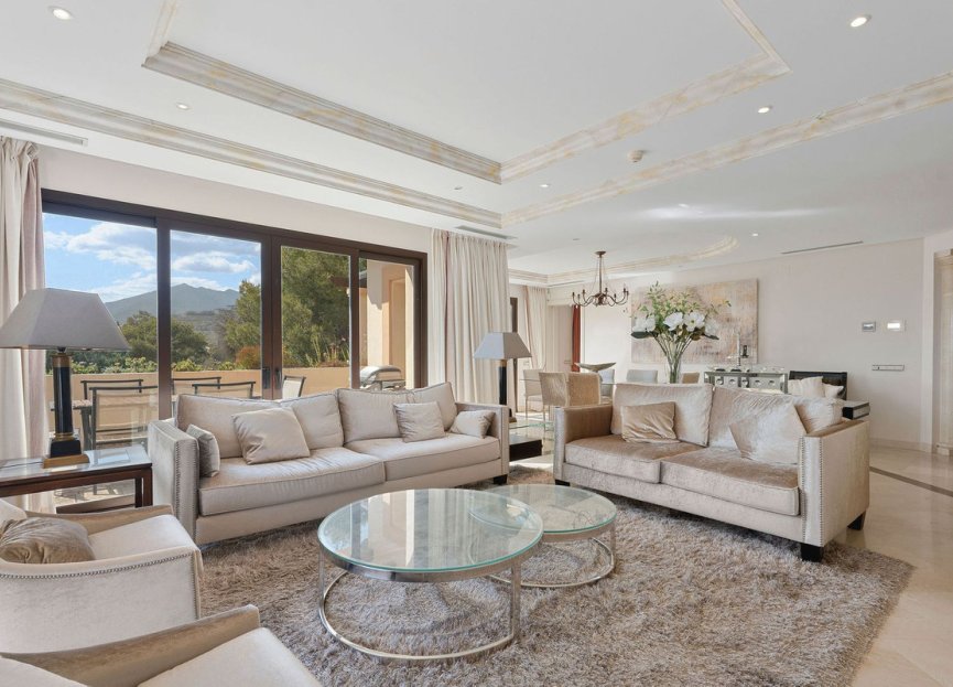 Resale - Apartment - Middle Floor Apartment - Marbella - Nueva Andalucia