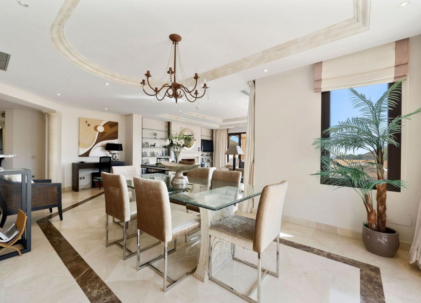 Resale - Apartment - Middle Floor Apartment - Marbella - Nueva Andalucia