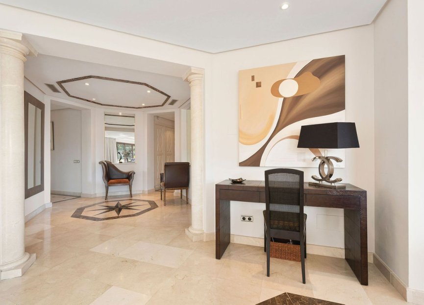 Resale - Apartment - Middle Floor Apartment - Marbella - Nueva Andalucia