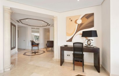 Resale - Apartment - Middle Floor Apartment - Marbella - Nueva Andalucia