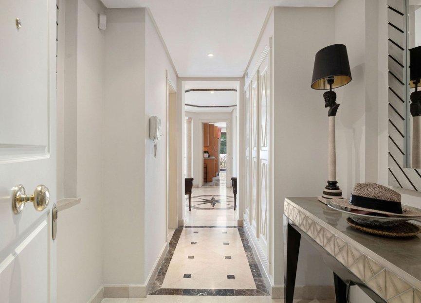 Resale - Apartment - Middle Floor Apartment - Marbella - Nueva Andalucia