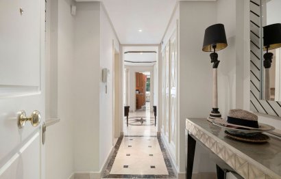 Resale - Apartment - Middle Floor Apartment - Marbella - Nueva Andalucia