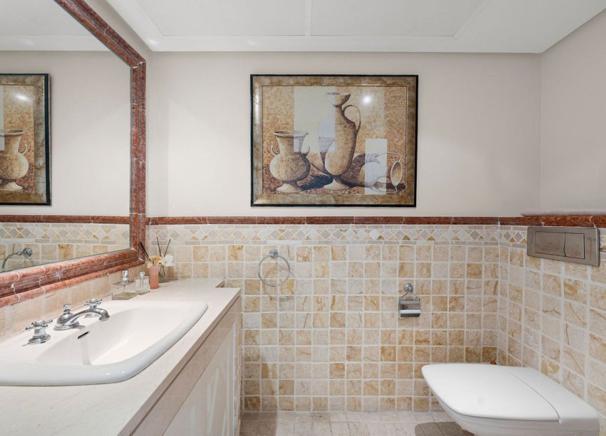 Resale - Apartment - Middle Floor Apartment - Marbella - Nueva Andalucia